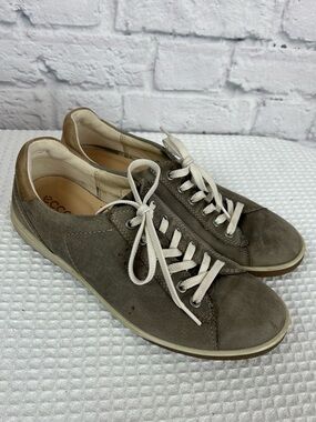 ECCO Women’s Size 40 Gray Nubuck Leather Lace Up Comfort Sneakers